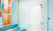 Catana 50 head with seperate shower stall